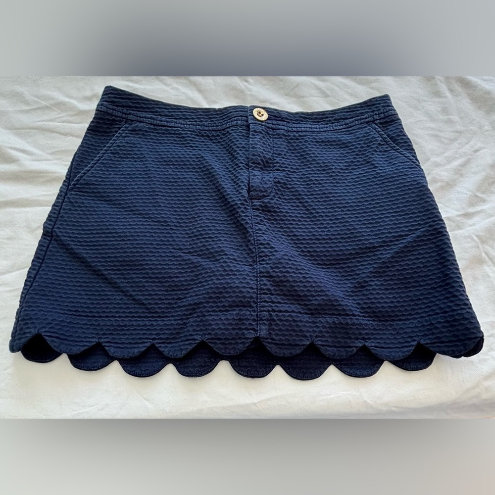 LILLY PULITZER Navy Blue Skirt Waffle Texture, 4 Pockets, Scalloped Hem Size 4